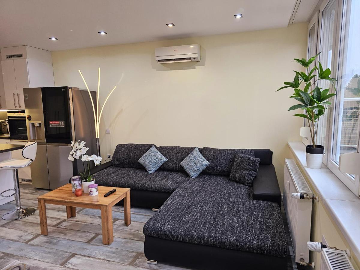 Urban Loft Apartment Salgótarján Екстериор снимка